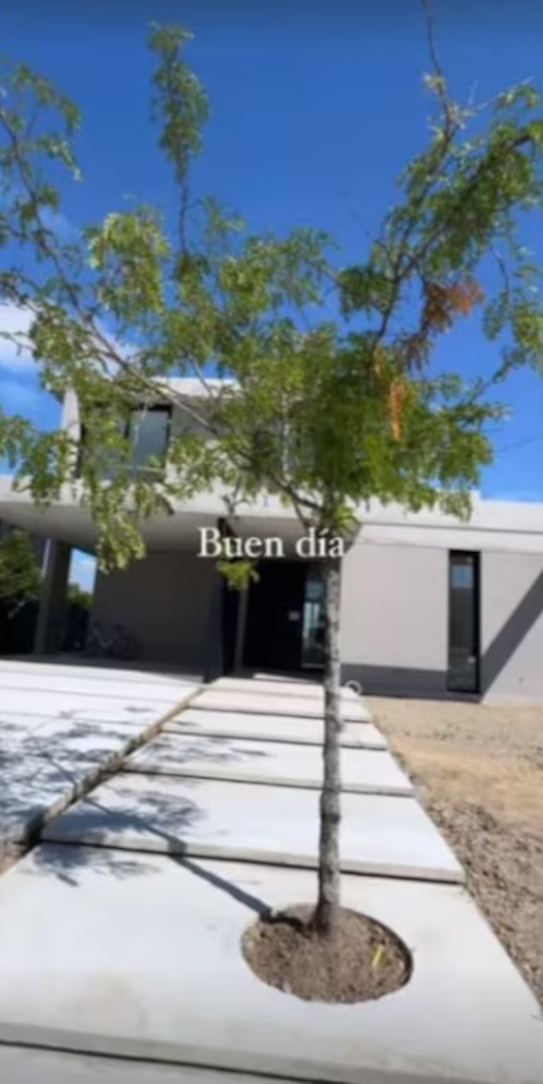 Así es la casa de Cande Ruggeri en Nordelta: luz natural, jardín de invierno y una imponente pileta | Créditos: Instagram @caleruggeri