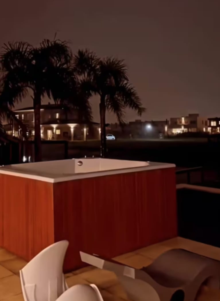 Así es la casa de El Polaco y Barby Silenzi: ambientes amplios, pileta gigante y mucha luz natural | Créditos: Instagram @barbysilenzi1