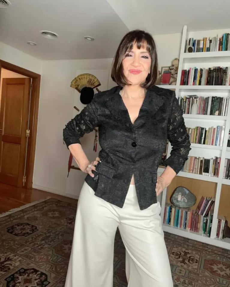 Así es la casa de Elizabeth Vernaci: diseño vintage, impactante biblioteca y conexión con la naturaleza | Créditos: Instagram @negropolisok