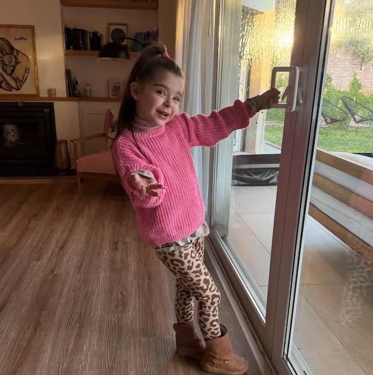 Así es la casa de Eugenia Tobal: luz natural, galería estilo boho, pileta y mucha naturaleza | Créditos: Instagram @eugeniatobal