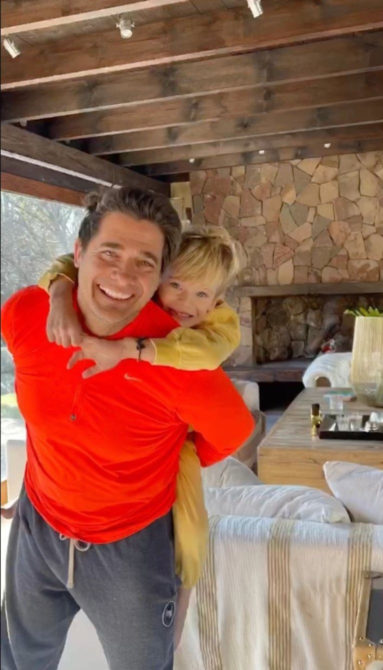 Así es la casa de Guillermo Andino y Carolina Prat: ventanales enormes, pileta y un estilo marcado | Créditos: Instagram @caro_prat