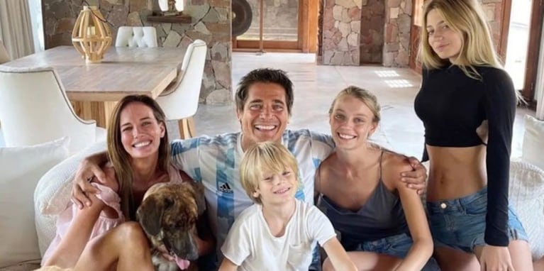 Así es la casa de Guillermo Andino y Carolina Prat: ventanales enormes, pileta y un estilo marcado | Créditos: Instagram @caro_prat