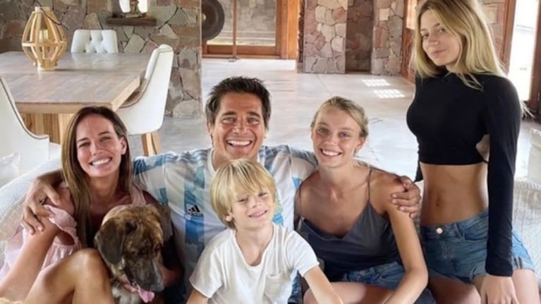 Así es la casa de Guillermo Andino y Carolina Prat: ventanales enormes, pileta y un estilo marcado | Créditos: Instagram @caro_prat
