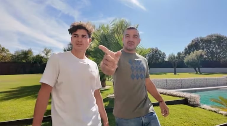 Así es la casa de Julián Álvarez en Madrid: minimalismo, confort y privacidad | Créditos: Captura entrevista Creevy