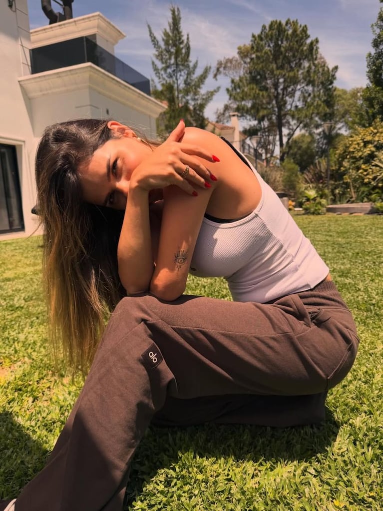 Así es la casa de Leandro Paredes y Camila Galante: diseño moderno, pileta climatizada y lagos artificiales | Créditos: Instagram @ccamilagalantee