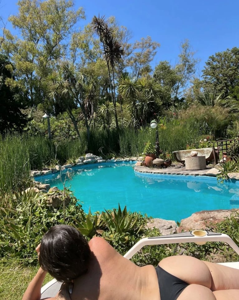 Así es la casa de Osvaldo Laport y Viviana Sáez en Pacheco: un chalet colonial con parque y pileta | Créditos: Instagram @vivisaezok