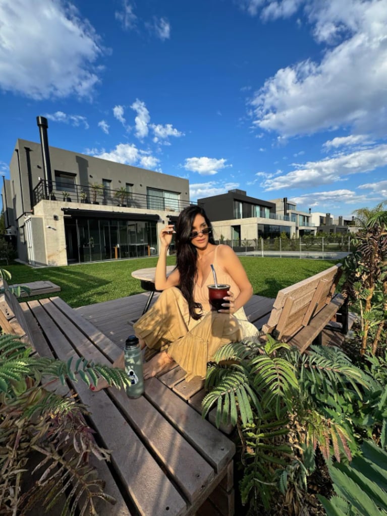 Así es la casa de Silvina Escudero: luz natural, mucho verde y un gran vestidor | Créditos: Instagram @escuderosilvina