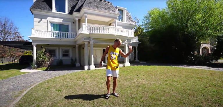 Así es la impactante casa de Ian Lucas: tres pisos, pileta y mucho verde | Créditos: Canal de YouTube de Ian Lucas