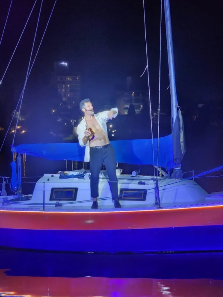 Así es la innovadora obra teatral de Carlos Paz: el escenario es un velero y el público está en un catamarán | Créditos: LA VOZ