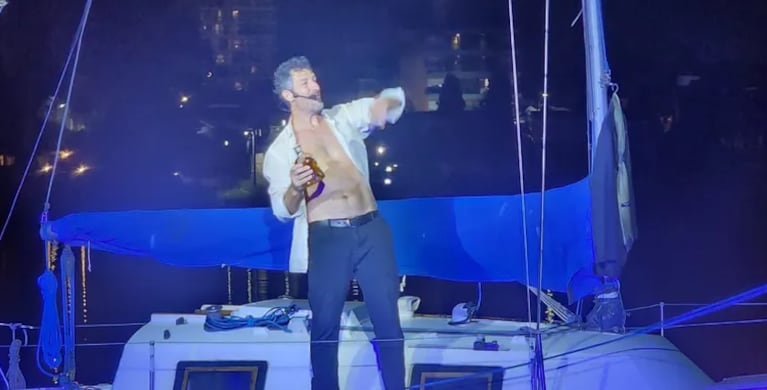 Así es la innovadora obra teatral de Carlos Paz: el escenario es un velero y el público está en un catamarán | Créditos: LA VOZ