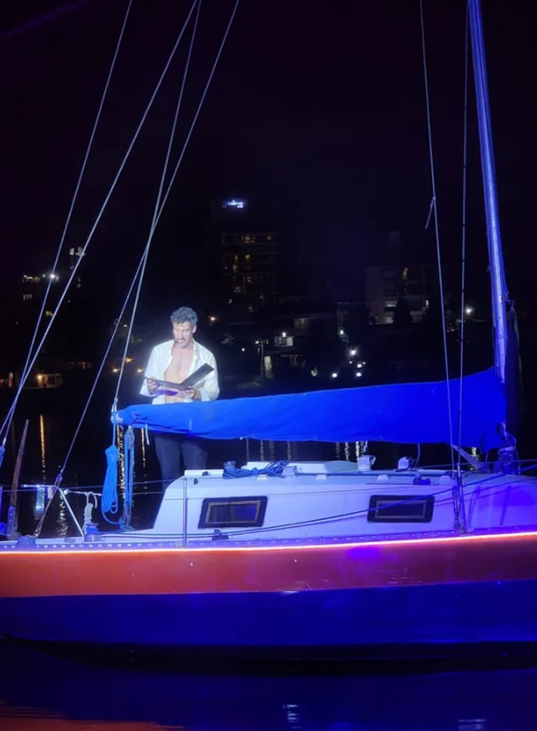 Así es la innovadora obra teatral de Carlos Paz: el escenario es un velero y el público está en un catamarán | Créditos: LA VOZ