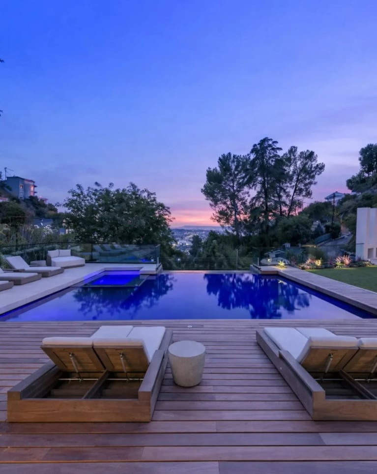 Así es la mansión de Bad Bunny: valuada en 8,8 millones de dólares, tiene ascensor y biblioteca de dos pisos | Créditos: Instagram @thejoshaltman