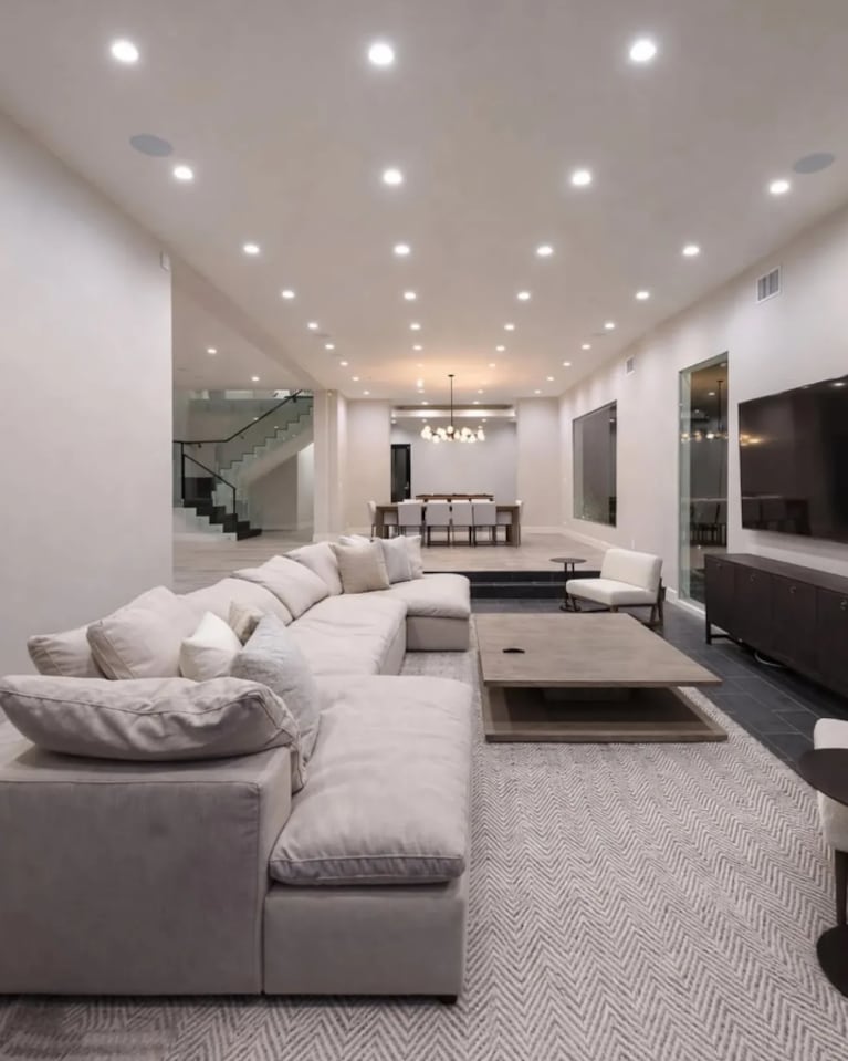 Así es la mansión de Bad Bunny: valuada en 8,8 millones de dólares, tiene ascensor y biblioteca de dos pisos | Créditos: Instagram @thejoshaltman