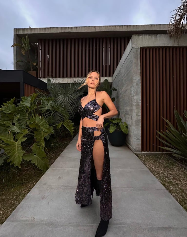 Así es la moderna casa de Sofía Zámolo: jacuzzi, pileta infinita y madera combinada con hormigón | Créditos: Instagram @sofiazamolo