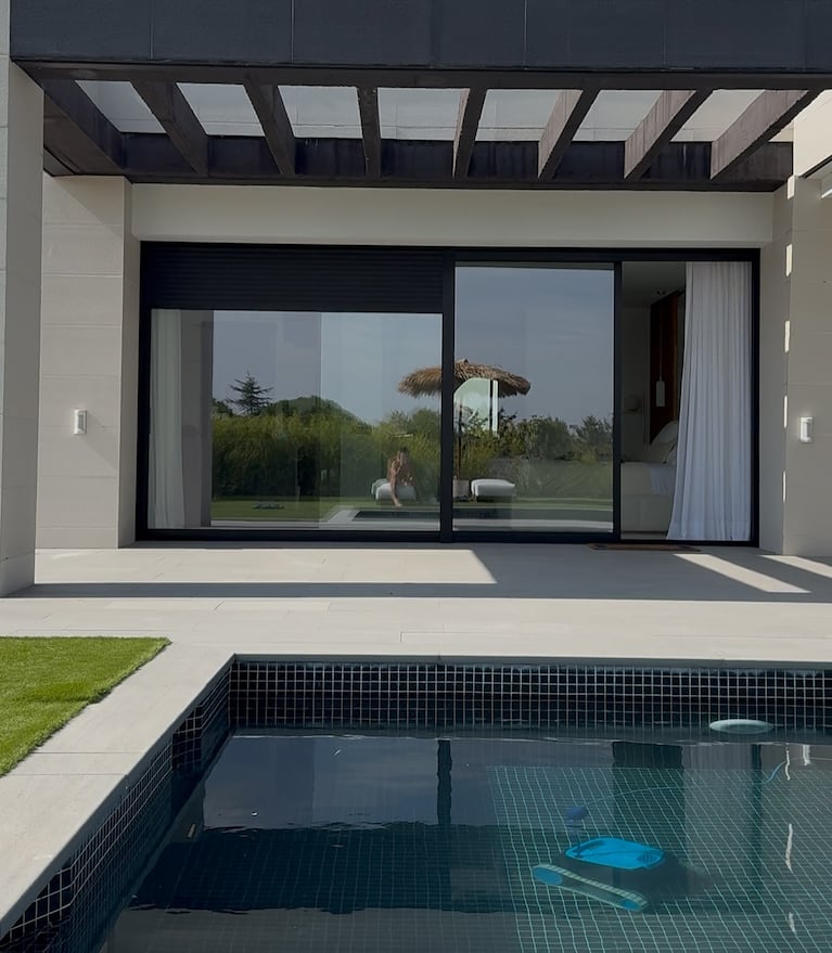 Así es la nueva casa de Abraham Mateo en Madrid: diseño moderno y luz natural | Créditos: Instagram @abrahammateo