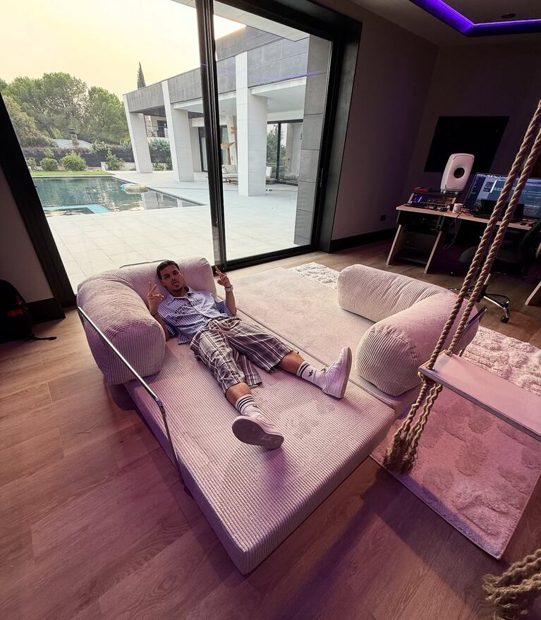 Así es la nueva casa de Abraham Mateo en Madrid: diseño moderno y luz natural | Créditos: Instagram @abrahammateo