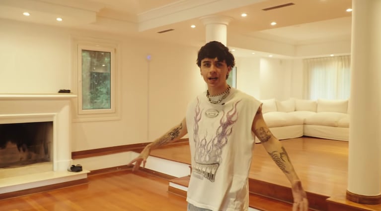 Así es la nueva casa de Mernuel, Bauleti y Moski: ambientes amplios, vestidores y jacuzzi | Créditos: Captura YouTube Mernuel