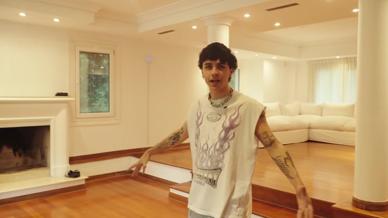 Así es la nueva casa de Mernuel, Bauleti y Moski: ambientes amplios, vestidores y jacuzzi | Créditos: Captura YouTube Mernuel