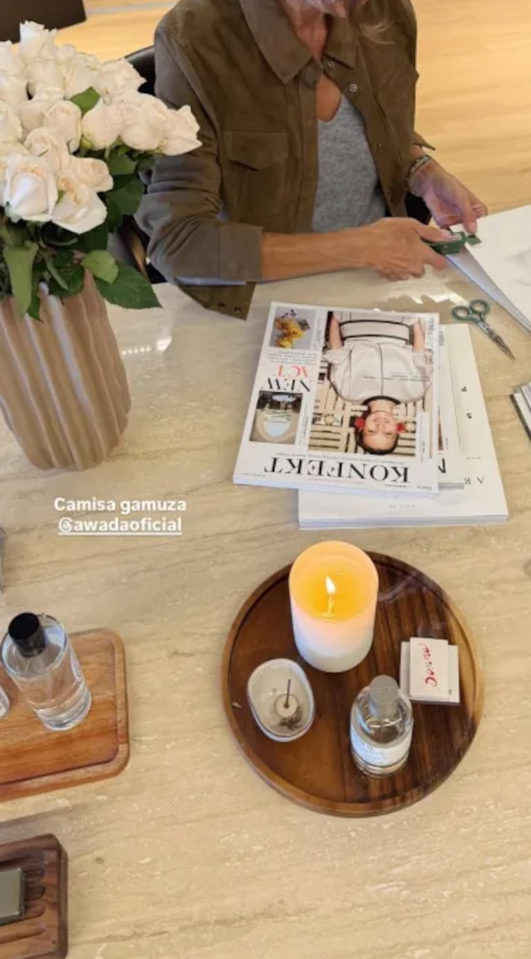 Así es la oficina de Juliana Awada: estética inspiradora, velas, flores y minimalismo | Créditos: Instagram @juliana.awada