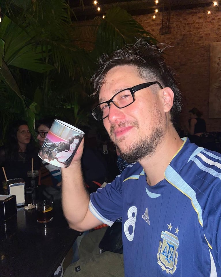 Así es Miguel, el hermano de Flor Vigna que actúa en teatro: sus fotos