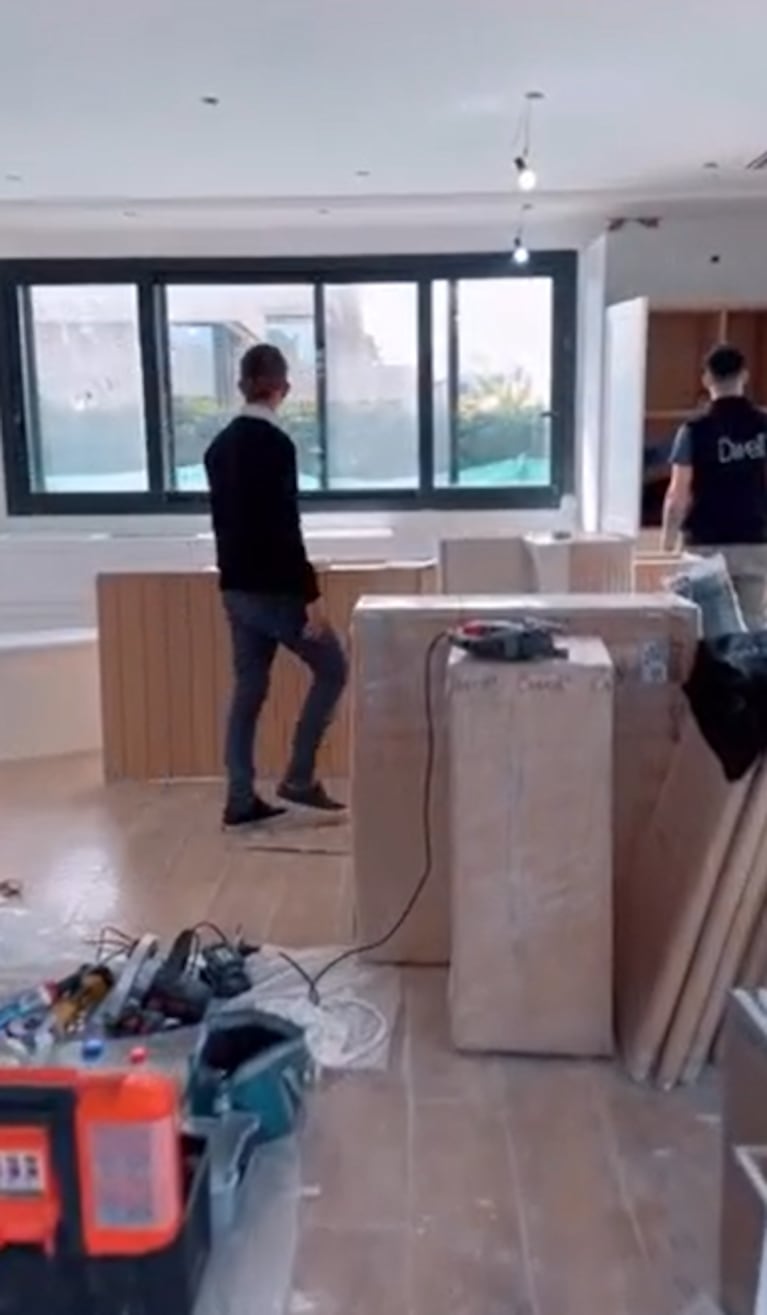 Así es por dentro la casa de dos pisos que Fede Hoppe y Macarena Rinaldi están construyendo: las fotos