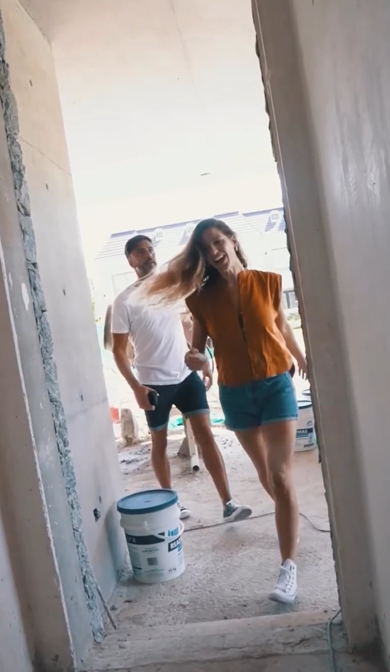 Así es por dentro la casa de dos pisos que Fede Hoppe y Macarena Rinaldi están construyendo: las fotos