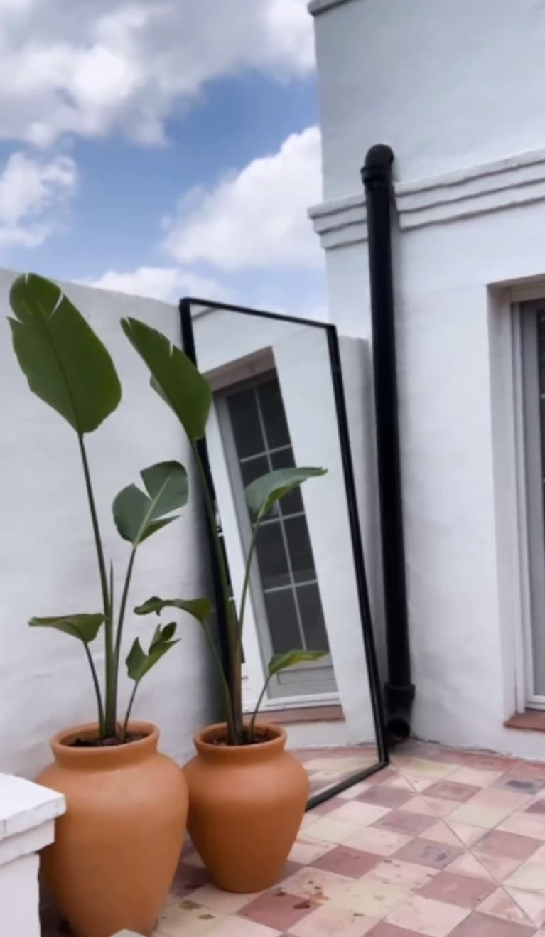 Así es por dentro la casa de Zaira Nara: industrial, con toques cálidos y repleta de plantas