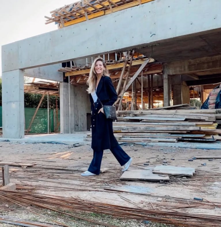 Así es por dentro la casa que construyen Macarena Rinaldi y Federico Hope en las afueras de la ciudad