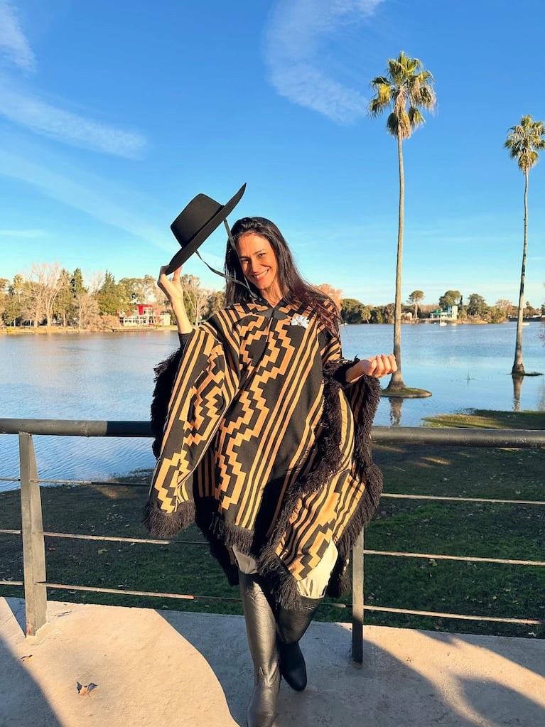 Así está hoy Evangelina Carrozzo: de protestar frente a presidentes en bikini a trabajar en una Municipalidad | Créditos: Instagram @evacarrozzo