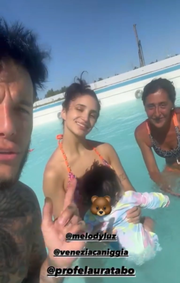 Así fue la primera clase de natación de Venezia, la hija de Alex Caniggia y Melody Luz: las fotos