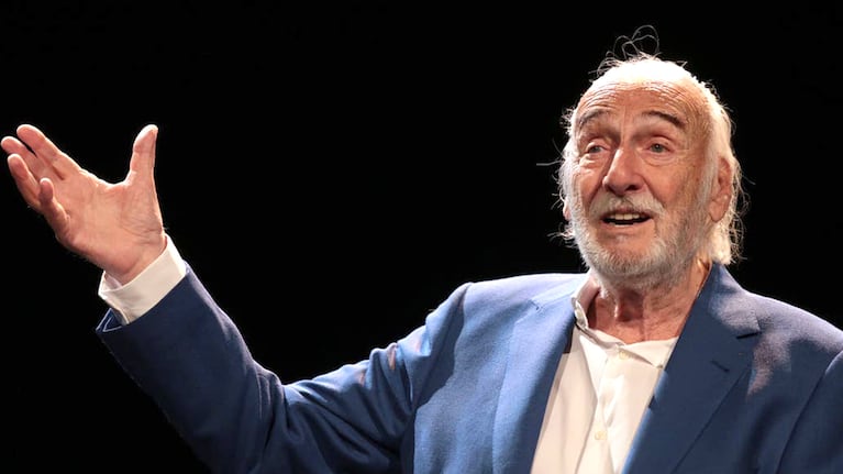 Así fue la última entrevista a Héctor Alterio: el teatro, el exilio, la poesía y el amor por sus hijos