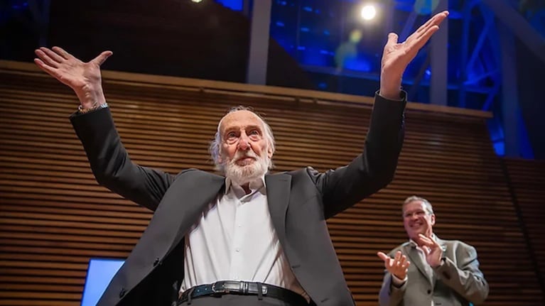 Así fue la última entrevista a Héctor Alterio: el teatro, el exilio, la poesía y el amor por sus hijos