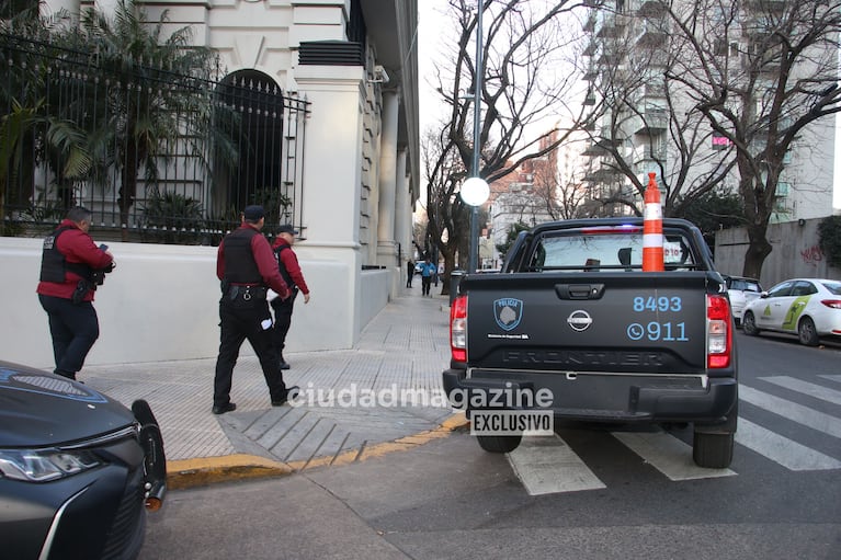 Así llegaba la policía a la casa de Wanda Nara