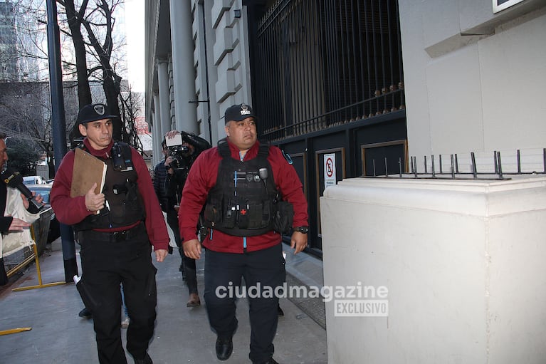Así llegaba la policía a la casa de Wanda Nara