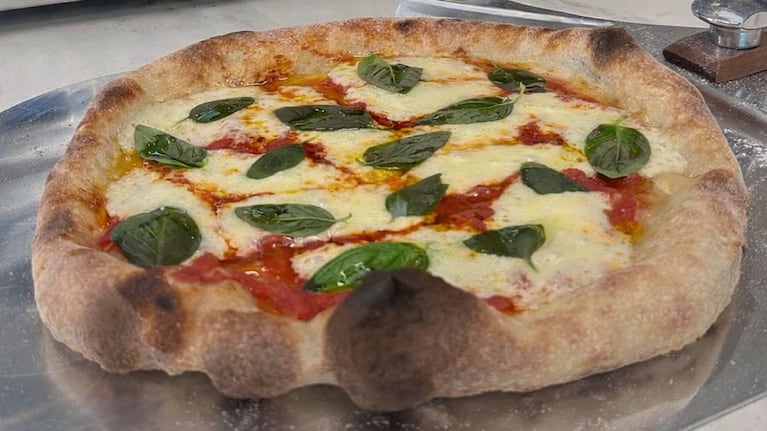 Así queda la pizza napoletana del chef Coco Carrenño. Foto:  Instagram