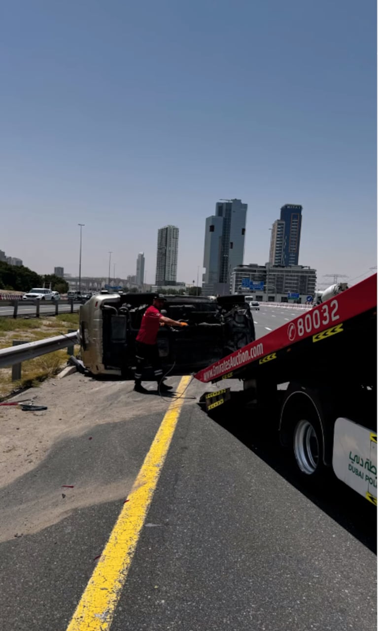 Así quedó el auto que chocó al que viajaban Inés Palombo, su marido y el hijo de ambos. (Captura Intagram)