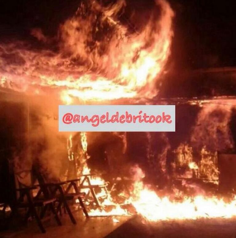 Así quedó la casa de Don Diego Maradona, tras el incendio. (Foto: @AngelDeBritoOk)