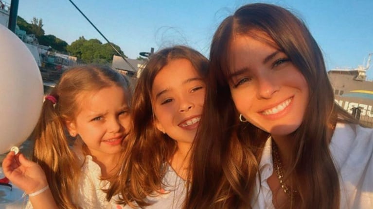 Así se divierte China Suárez con sus hijos.