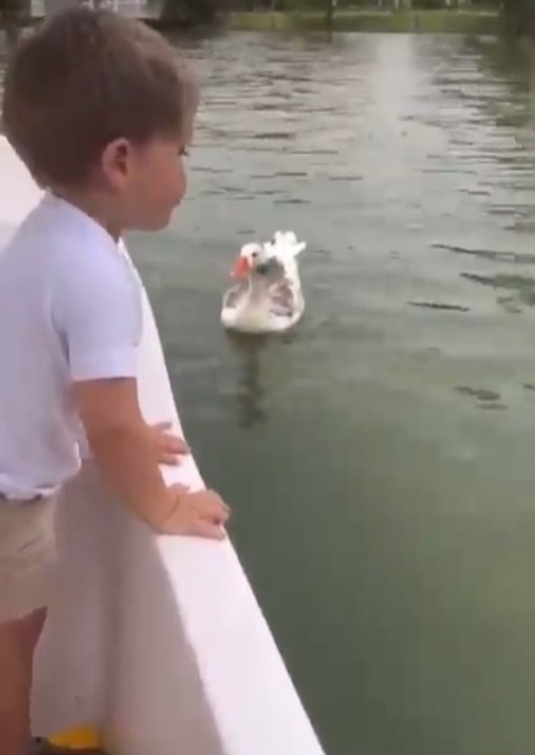 Así se divierte China Suárez con sus hijos: rollers, helados y paseo en el lago