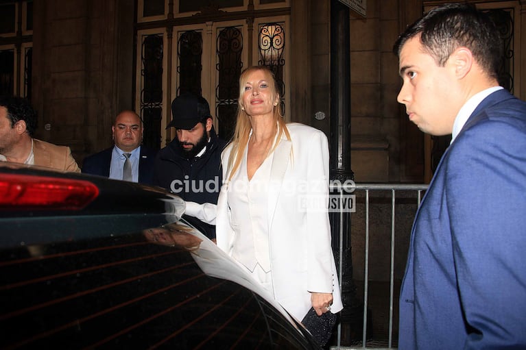 Así se fueron Yuyito González y Javier Milei del Teatro Colón: las fotos