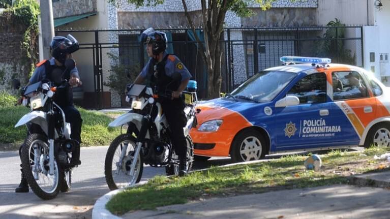 Atacaron a tiros a tres casas en Rosario y mataron a una chica de 14 años, hija de un policía