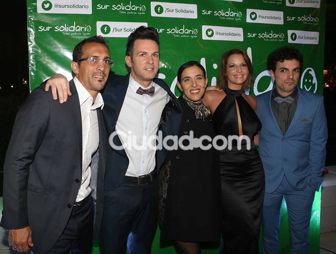 Axel con famosos en su gala.  (Foto: Movilpress)