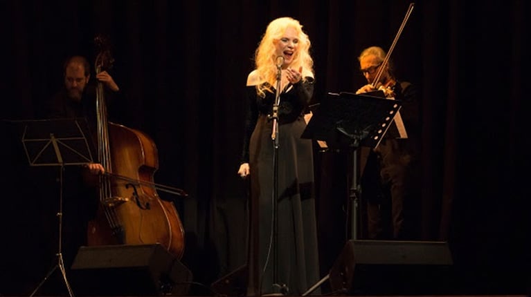 Aznavour Sinfónico: Diana María y la Orquesta Aeropuertos Argentina en ND Teatro