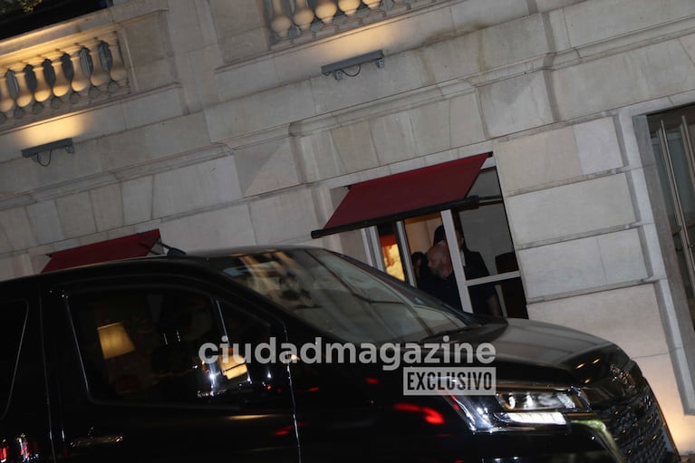 Bad Bunny salió a cenar con su novia Gabriela Berlingeri en la previa de sus shows en Argentina (Foto: RS Fotos).