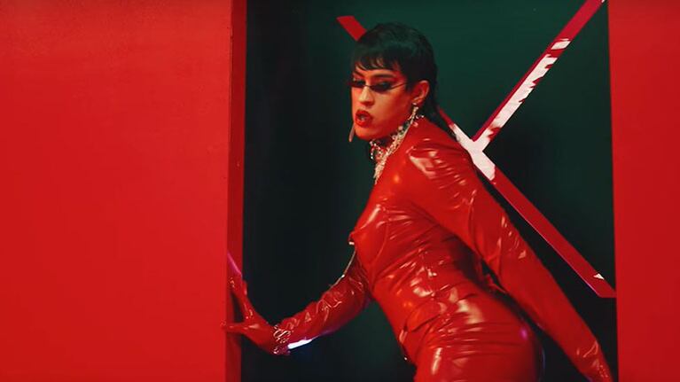 Bad Bunny se disfrazó de mujer para su nuevo video: el poderoso mensaje detrás