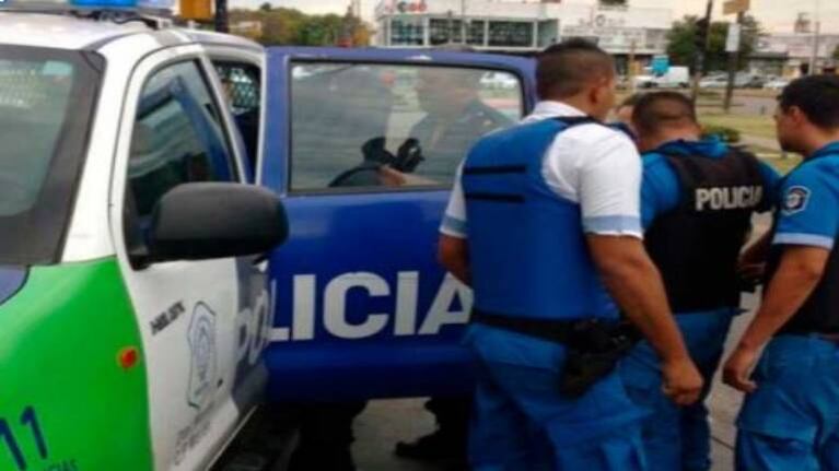 Balean en el brazo a una mujer durante un intento de robo en Lomas del Mirador