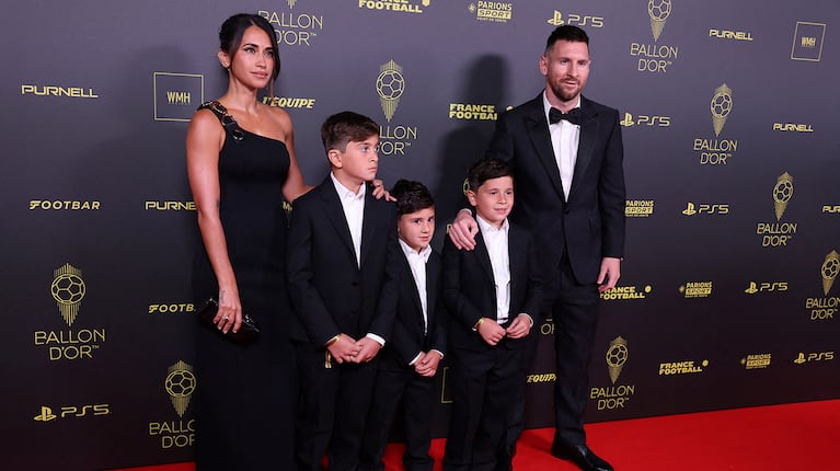 Balón de Oro 2023: los looks de Lionel Messi y Antonela Roccuzzo en la alfombra roja
