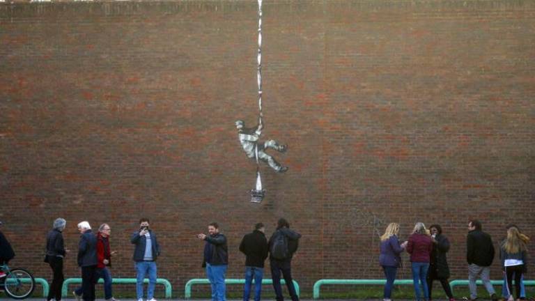 Banksy confirma haber hecho obra en muro de prisión