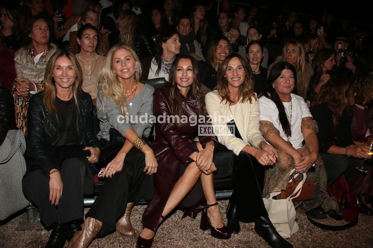 Barbie Simons, Pampita, Lara Bernasconi en el desfile de Puli Demaría (Foto: Movilpress).