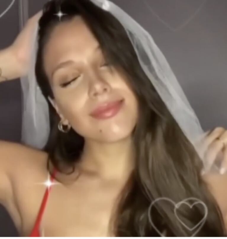 Barbie Vélez compartió un adelanto de los picantes looks que lucirá en su despedida de soltera y noche de bodas